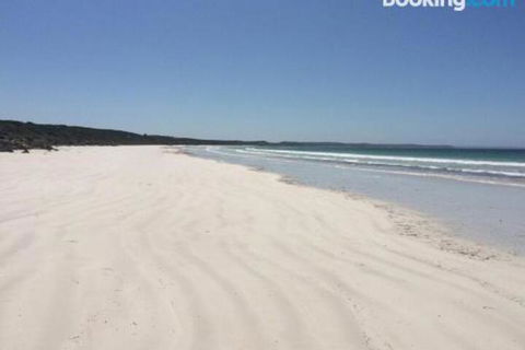 DEstrees Bay Beach House - Accommodation NT 3