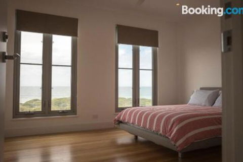 DEstrees Bay Beach House - Accommodation NT 6