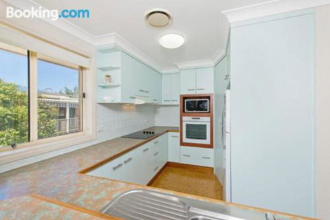 SEASCAPE An Enticing Lakeside Escape - Accommodation NT 0