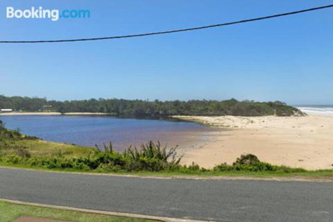SEASCAPE An Enticing Lakeside Escape - Accommodation NT 4