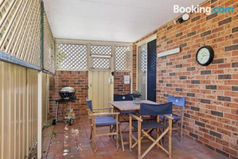SEASCAPE An Enticing Lakeside Escape - Accommodation NT 1