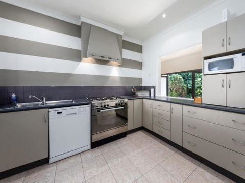 THE BEACH HOUSE Gerroa 4pm Check Out Sundays - Accommodation NT 5