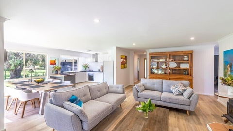 Lake Edge Retreat - Accommodation NT 4