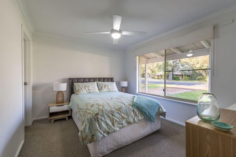 Lake Edge Retreat - Accommodation NT 1