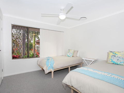 April 19 4 Bedroom Home On Canal With Pool Pontoon Aircon & WiFi! - Accommodation NT 2