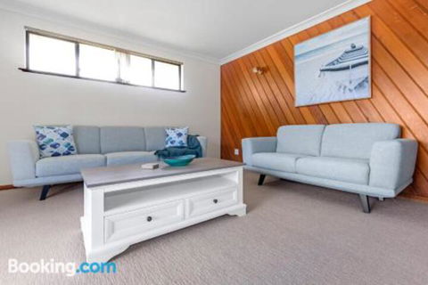 Stingray Shores Your Riverside Escape - Accommodation NT 2