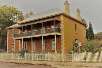 Caledonian Hotel - Accommodation NT 4