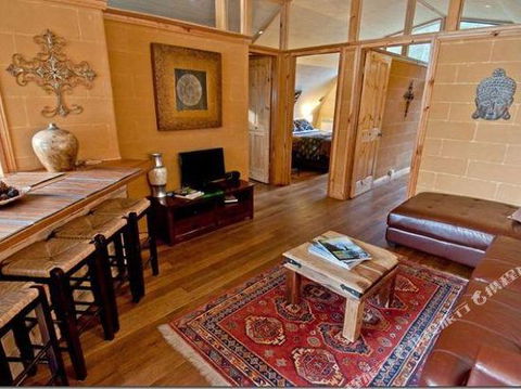 Bruny Island Accommodation 43 Degrees Beachside Studio Spa Apartments (1) - Accommodation NT 2