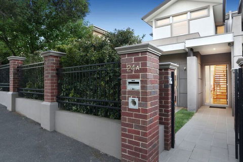 Kew Luxurious Townhouse - Accommodation NT 2