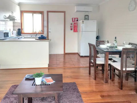 Home Near Shops & Beach - Accommodation NT 5