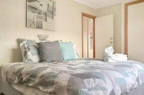 Home Near Shops & Beach - Accommodation NT 2