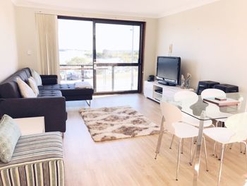 Wallis View Lakeside Family Retreat - Accommodation NT 1