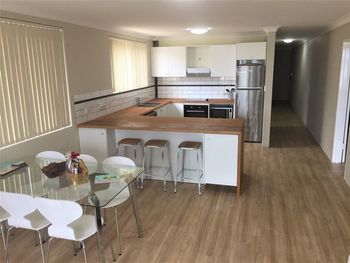 Wallis View Lakeside Family Retreat - Accommodation NT 2