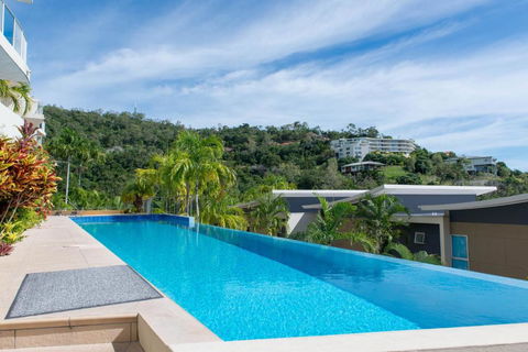 Azure Seas Executive Airlie Beach - Accommodation NT 3
