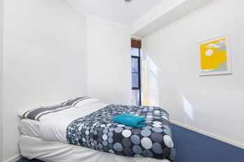 Stylish Inner City Apartment - NT Tourism 6