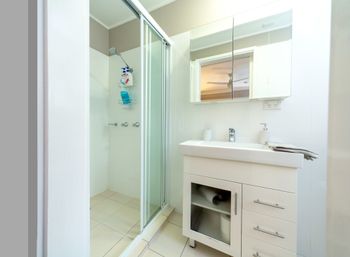 Super 1 Bedroom Pad In New Farm - NT Tourism 4
