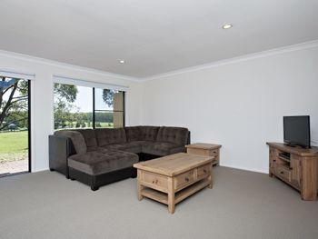 Villa 127 Horizons Golf Resort - NT Tourism 6