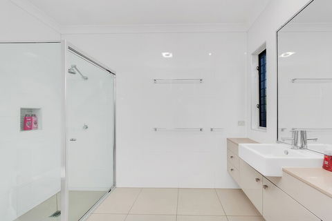 Luxury Home Near Marina - Accommodation NT 4
