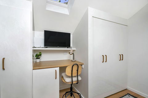 Private Garden Apartment Minutes Walk To Station NBN01 - Accommodation NT 1