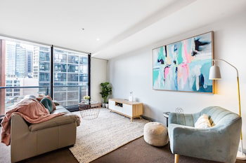 Ella, 1BDR Melbourne Apartment - Accommodation NT 6