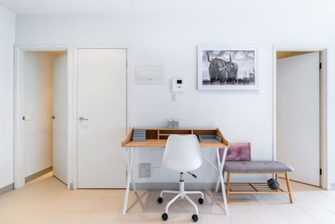 Ella, 1BDR Melbourne Apartment - Accommodation NT 5