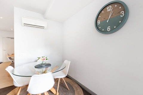 Ella, 1BDR Melbourne Apartment - Accommodation NT 4