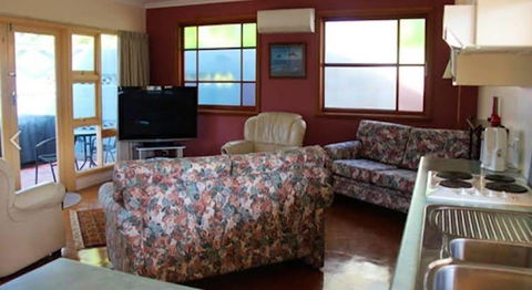 Anchlia Waterfront Cottage - NT Tourism 1