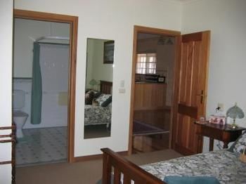 Buttercup Cottage & Private Apartment - Accommodation NT 4