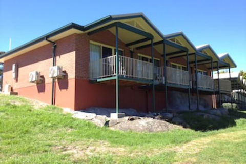 Tenterfield Golf Club Fairways Lodge - NT Tourism 0
