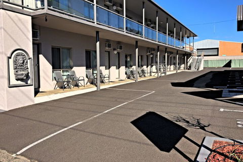 New England Motor Inn - Accommodation NT 1