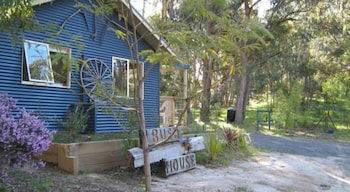 Lorne Bush House Cottages & Eco Retreats - NT Tourism 1
