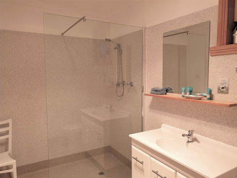 Driftwood Strahan Villas - NT Tourism 3