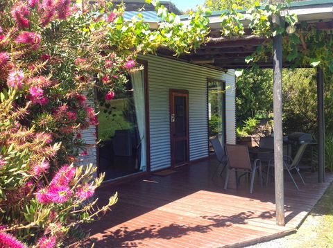 Valley Farm Vineyard Cottages - Accommodation NT 6