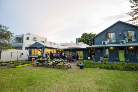 Dunsborough Beachouse YHA Hostel - NT Tourism 1