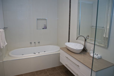 Yarra Glen Racecourse Apartments - Accommodation NT 4