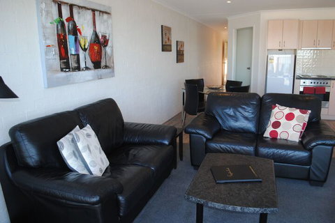 Crown Apartments - Accommodation NT 4