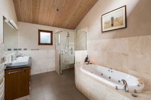 Aiyana Retreat - NT Tourism 0