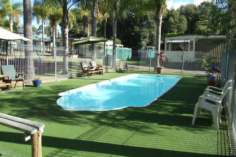 Shady Willows Holiday Park & YHA - NT Tourism 2