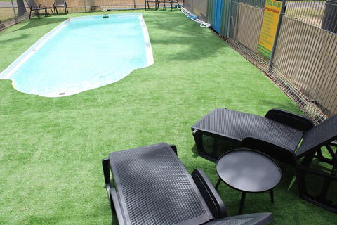 Shady Willows Holiday Park & YHA - NT Tourism 3