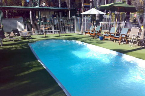 Shady Willows Holiday Park & YHA - NT Tourism 1