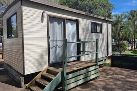 Shady Willows Holiday Park & YHA - NT Tourism 0