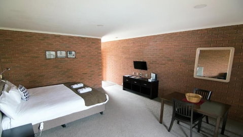 Ashleigh Court Motor Inn - Accommodation NT 6