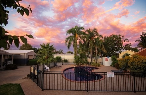 Ashleigh Court Motor Inn - Accommodation NT 3