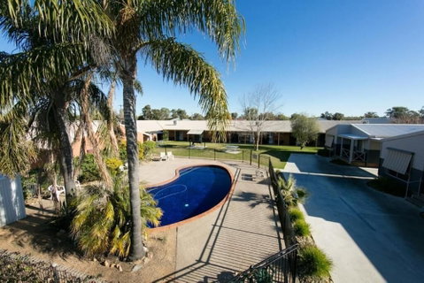 Ashleigh Court Motor Inn - Accommodation NT 1