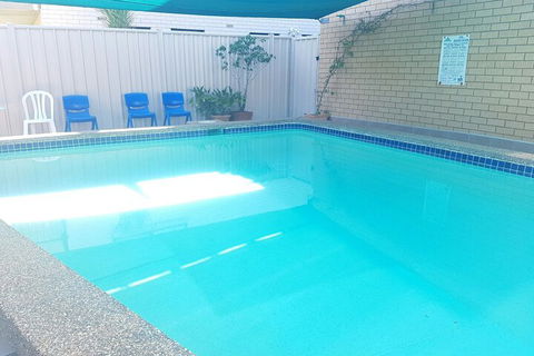 Lake Front Motel - Accommodation NT 2