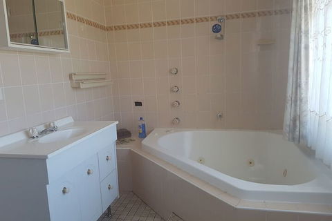 Lake Front Motel - Accommodation NT 6