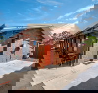 Golden Country Motel  Caravan Park - Accommodation NT