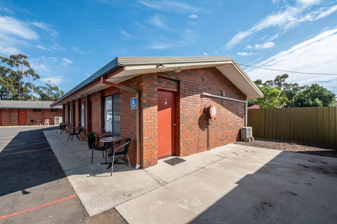 Golden Country Motel & Caravan Park - Accommodation NT 0