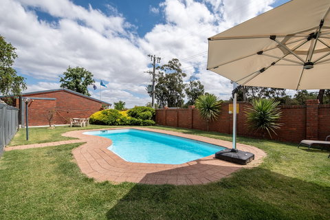 Golden Country Motel & Caravan Park - Accommodation NT 4