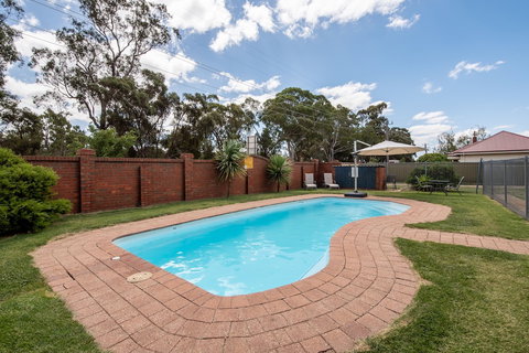 Golden Country Motel & Caravan Park - Accommodation NT 5